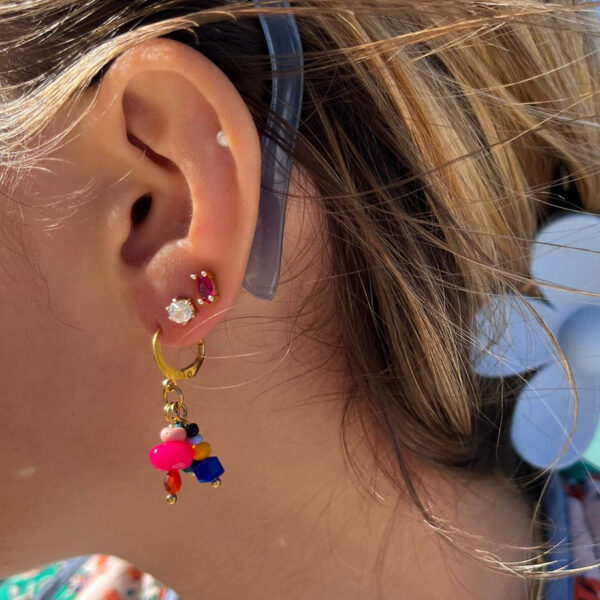Les boucles d’oreilles Argi – Les boucles dormeuses multicolores qui scintillent !