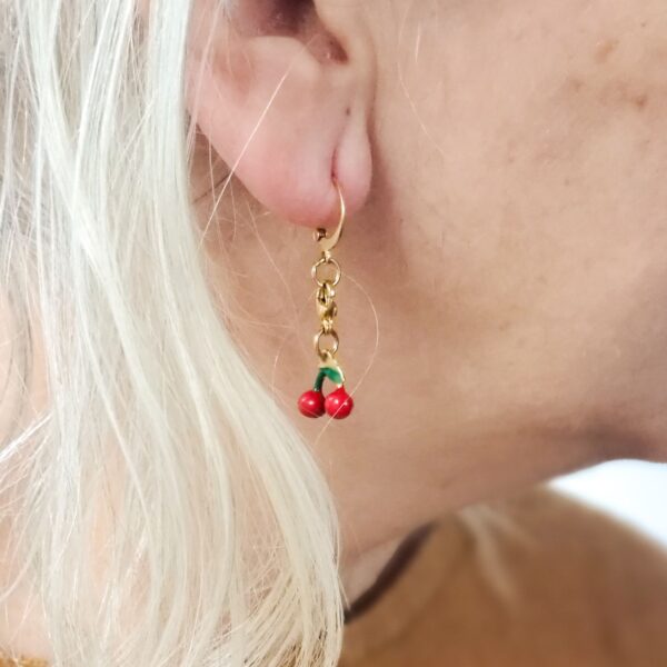Boucles d'oreilles à composer, personnalisable à l'infini avec un collection colorée et originale de petits char'ms à accrocher à tes bijoux