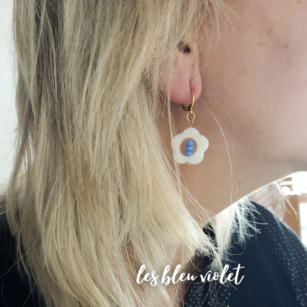 Les boucles Lore - Les dormeuses chic et pétillantes - bleu violet