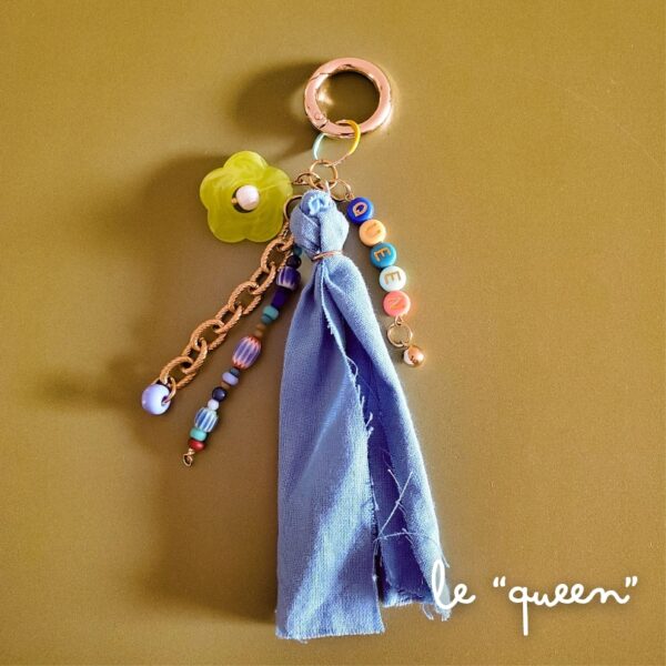 Bijou de sac fantaisie coloré, grigri porte-bonheur en perles et ruban, fait main