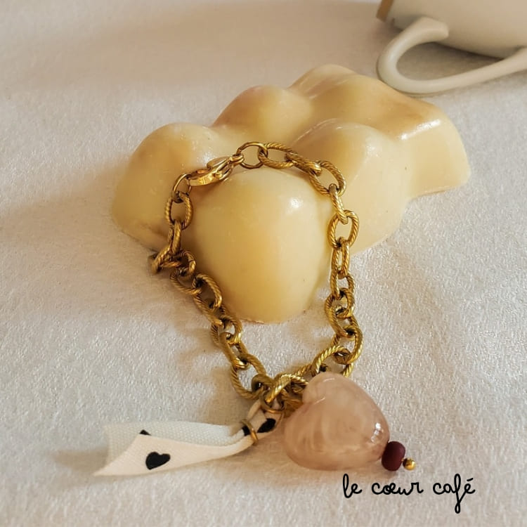 Bracelet Cœur Café aux charm’s cœur et ruban beige, bijou fait main Aime tes Bijoux