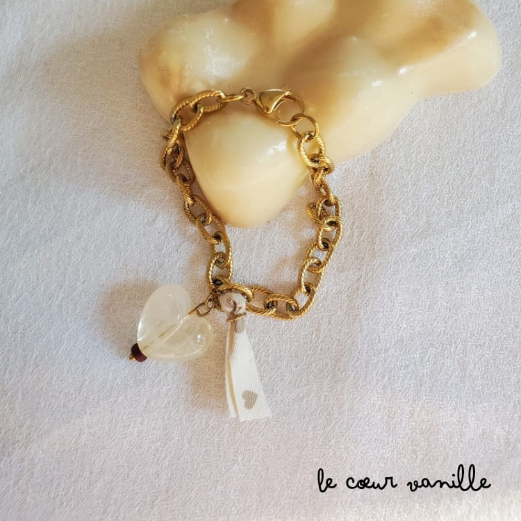 Bracelet Cœur Vanille aux charm’s cœur et ruban beige, bijou fait main Aime tes Bijoux