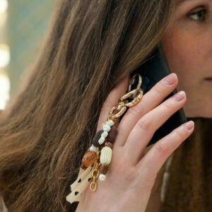 Bijou de sac aux perles marron et vanille, accessoire mignon et élégant