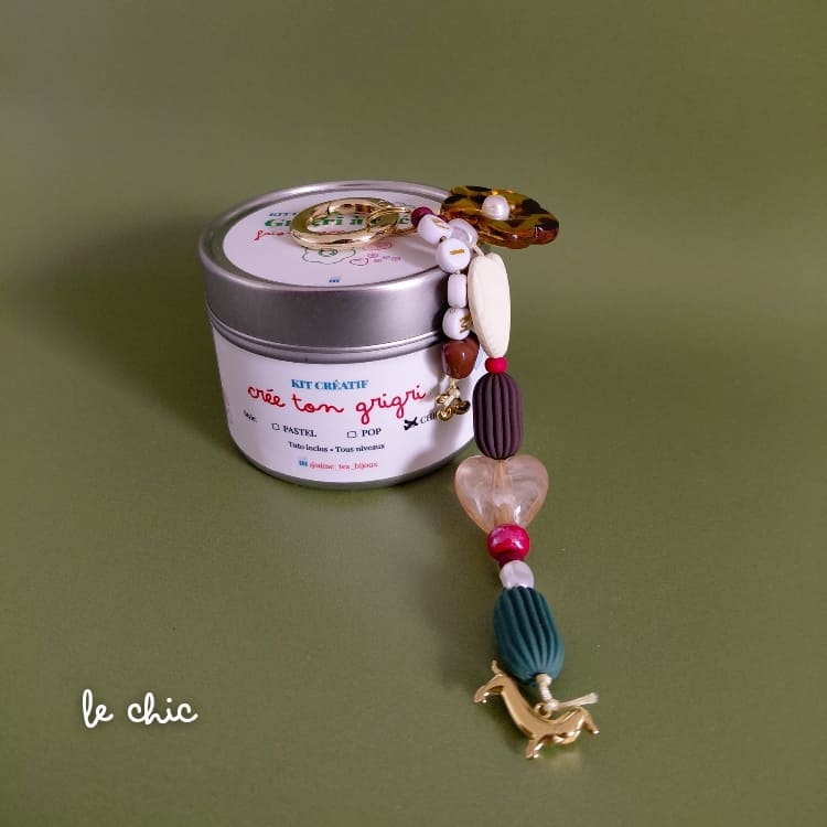 grigri chic avec perles élégantes et tons neutres