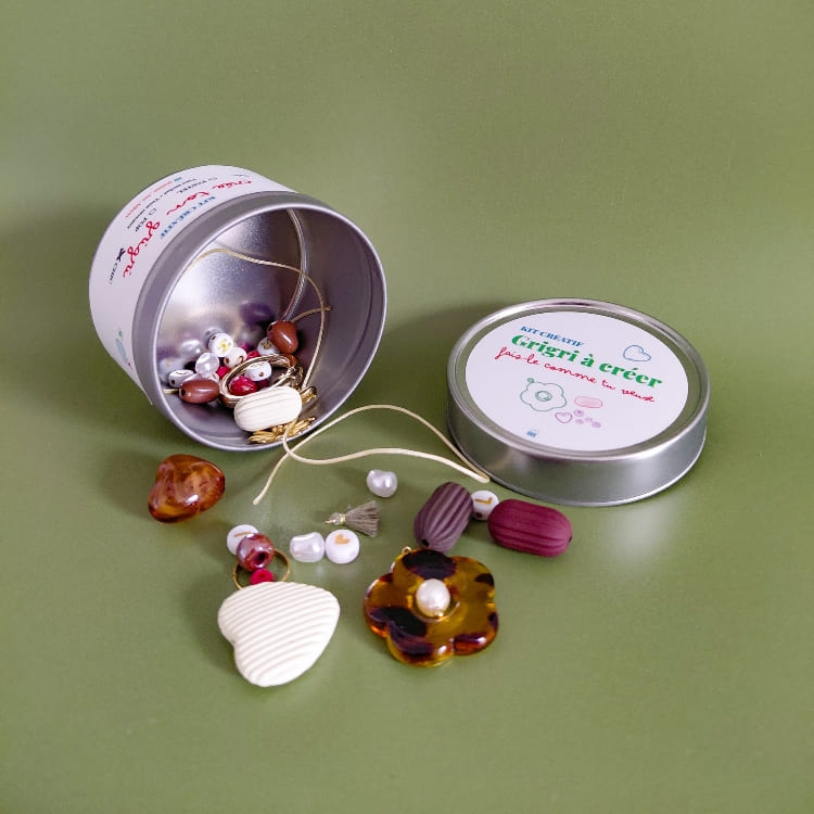 contenu kit créatif bijoux perles charms cordon et accessoires